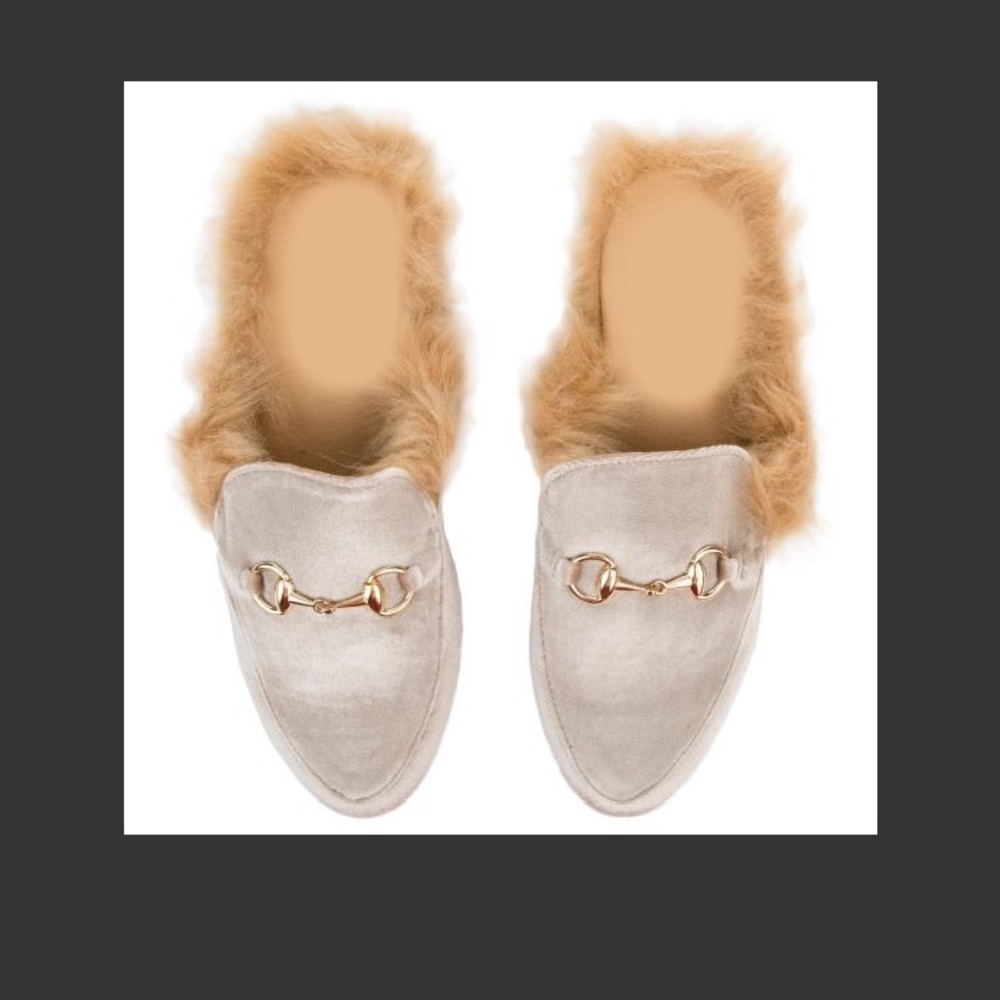 YOUR MAJESTY FAUX FUR VELVET LOAFER SLIDES SIZE 7 - Picture 2 of 6